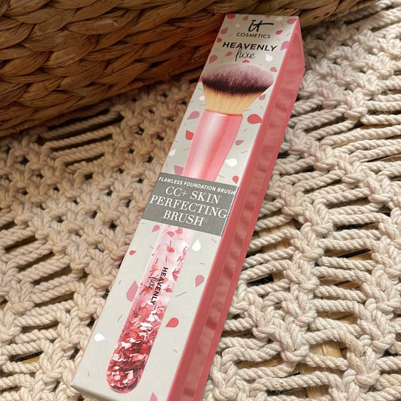 Flawless foundation brush - Picture 2 of 2